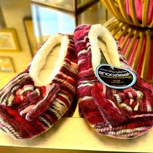 SNOOZIES slipper sock- NWT Small Size 5-6 artisan stripe ballerina pink maroon